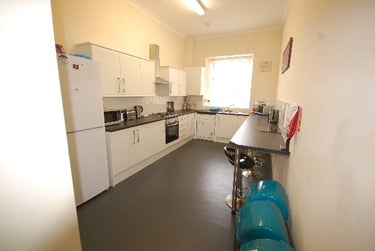 8 bed flat, Mutley Plain, Mutley plain, Plymouth, PL46LE - Image 9